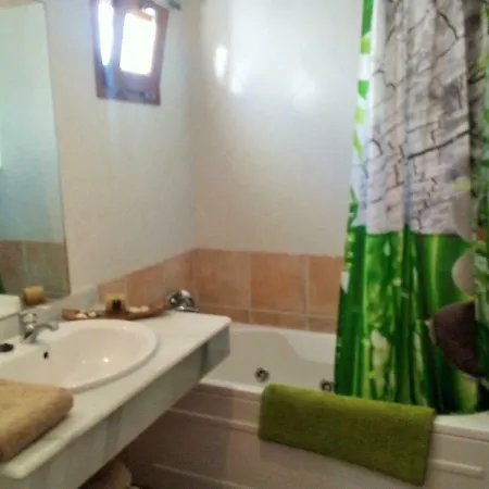 Apartment Alma *